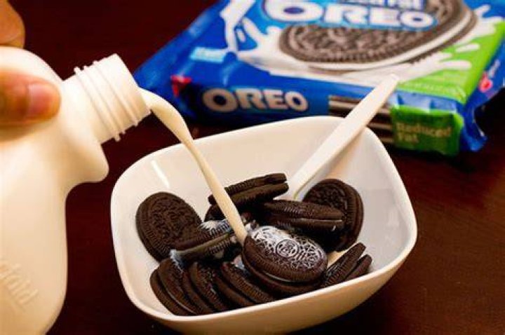 Do Oreos have milk?