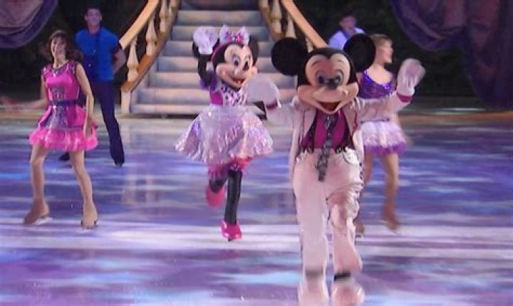 Does Disney on Ice use the whole rink?