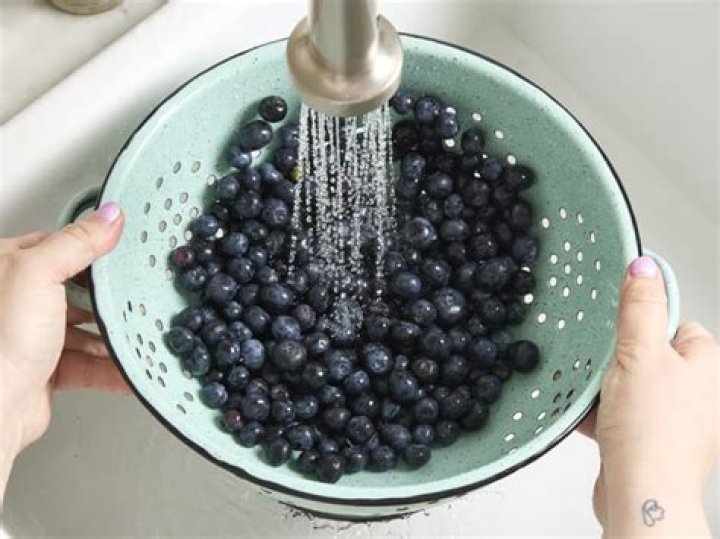 How do you wash and store blueberries?