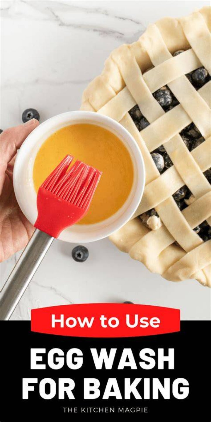 What does an egg wash do for pie crust?