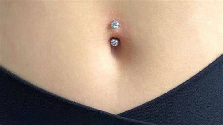 What is a floating belly button?