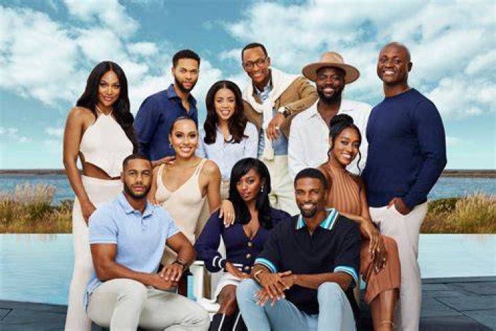 Where do celebrities go in Martha's Vineyard?