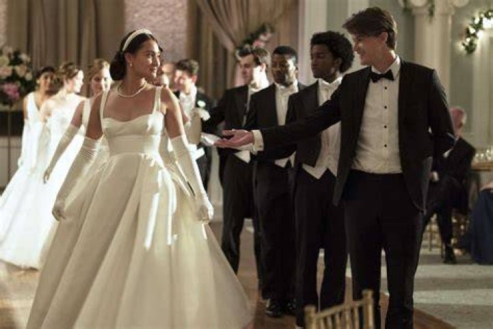 Who does Laura end up with in the books?