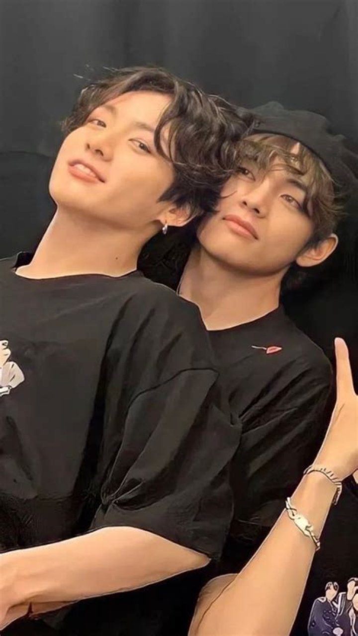 Who is food lover in BTS?