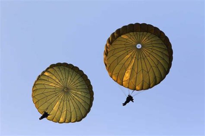 Why are round parachutes better?
