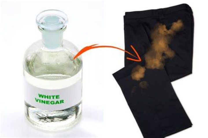 Will vinegar damage clothes?